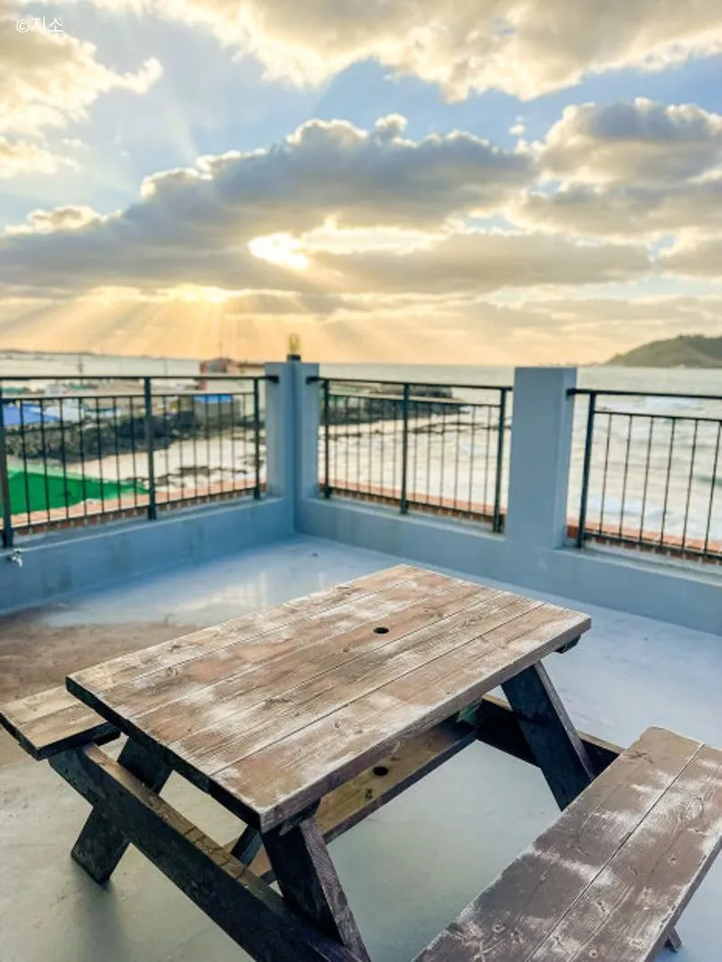 [Hallim, Jeju][Jeju Hyeopjae] Ocean view right in front of the sea Biyangdo Sunset view independent house 2nd floor 30