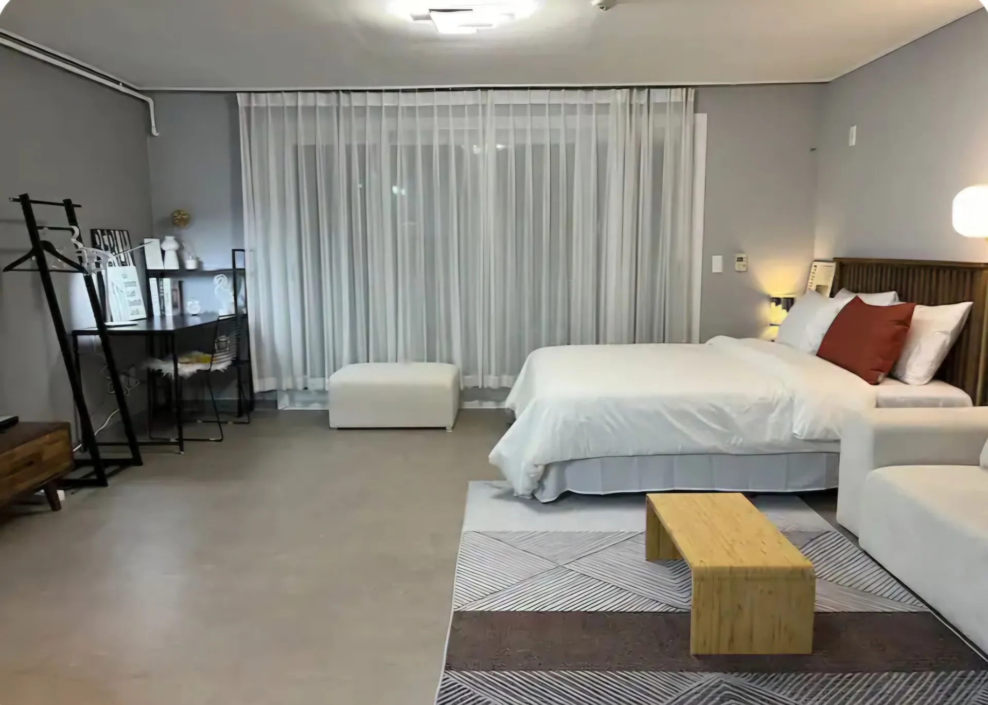 Jochon-dong One-Bedroom Apartment