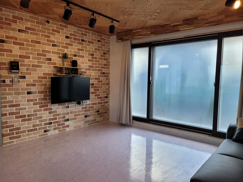 [Aewol, Jeju] Baby products, low-profile bed, built-in bathtub, BBQ, coastal road, 22 pyeong 23