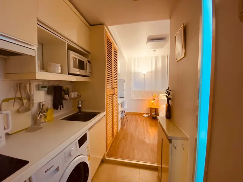 [Gangnam, Seoul] 2 minutes from COEX, Samseong Station, Daechi-dong Academy Street 10