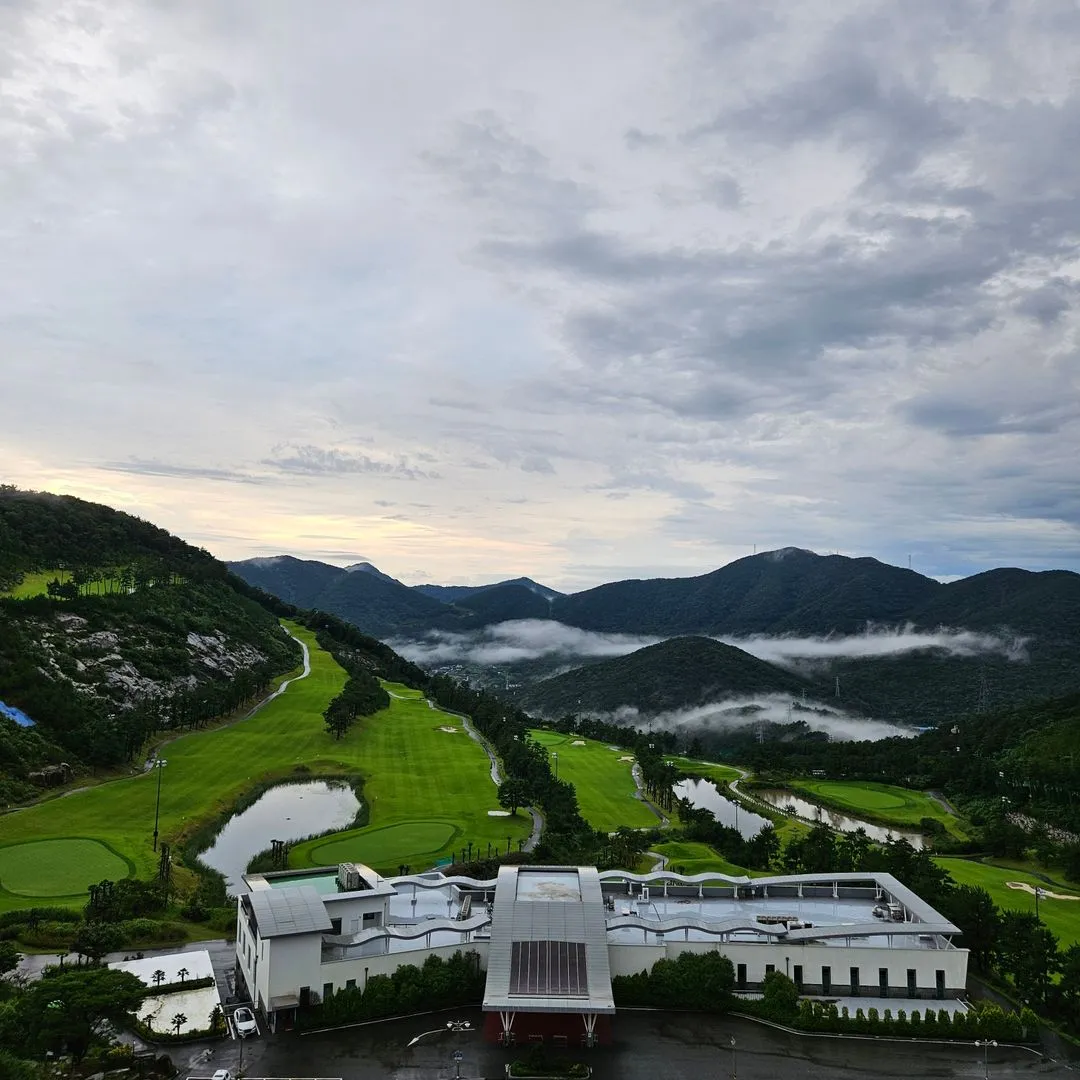 Geoje-myeon Golf View Three-Bedroom Apartment