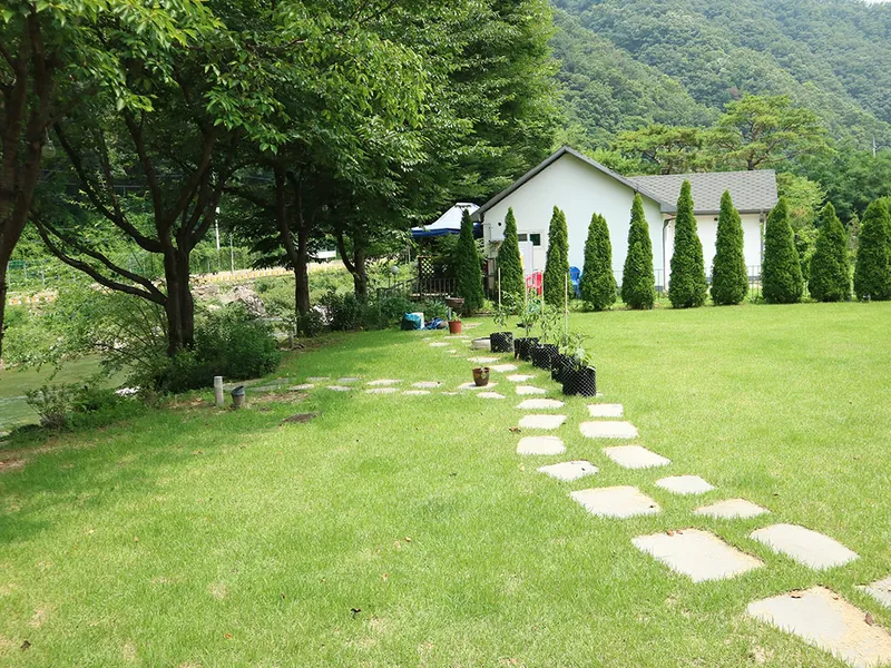 [Yangpyeong] Seojong Modern house with clear stream and wide terrace 11