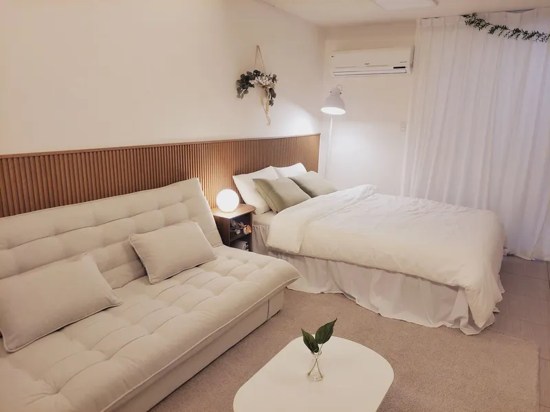[Busanjin, Busan][Near Seomyeon] Cozy Wood / Cooking Available / High-rise Night View / Bathtub / Jeonpo Cafe Street 4