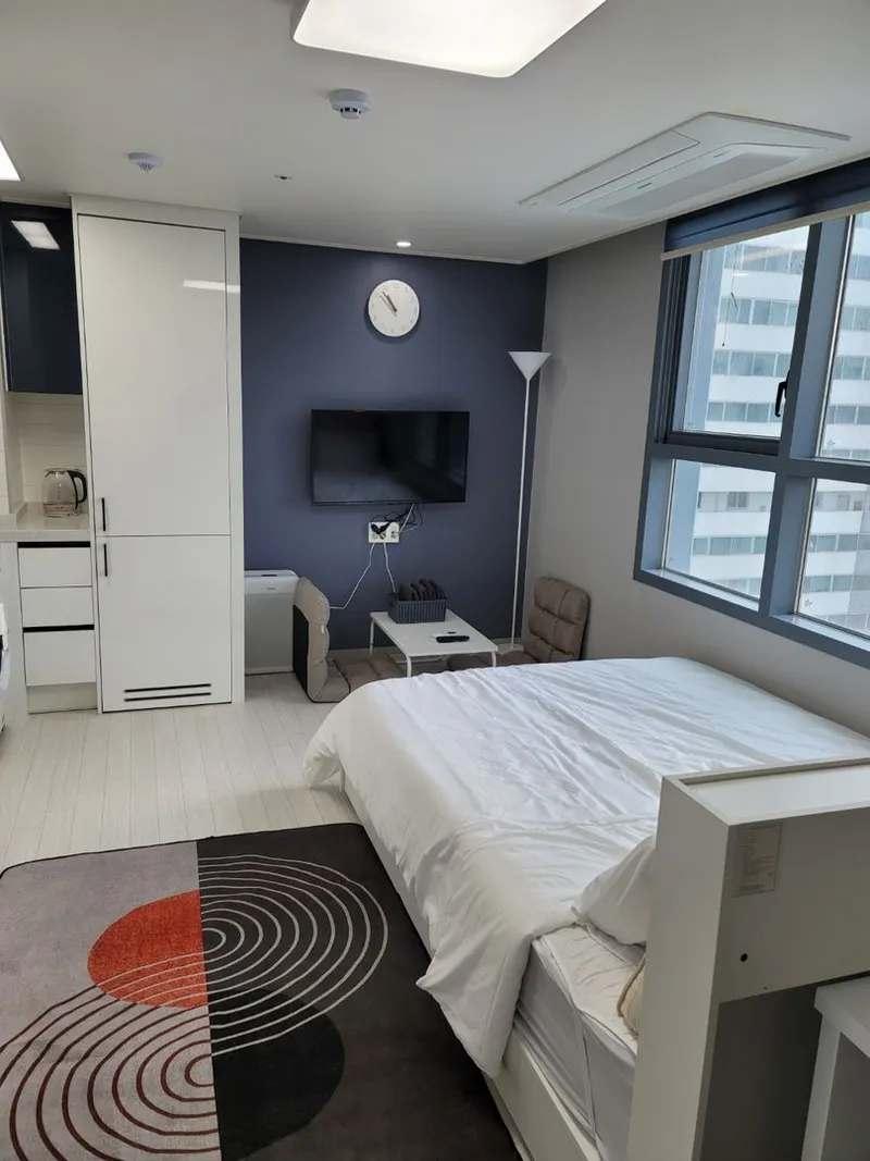 [Donghae] Room 1210 Latex Queen Bed + Additional Desk 13