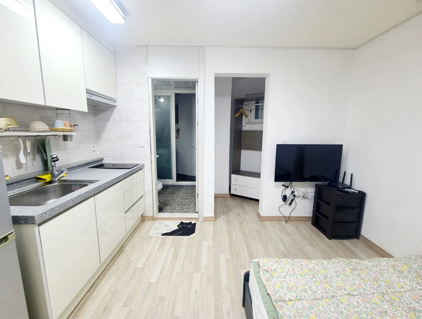 Gokbanjeong-dong Transit-Friendly One-Bedroom House