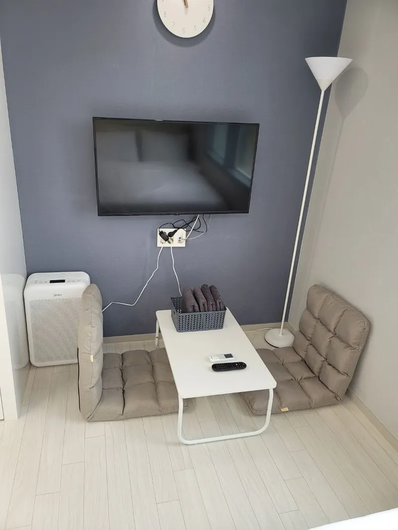 [Donghae] Room 1210 Latex Queen Bed + Additional Desk 11