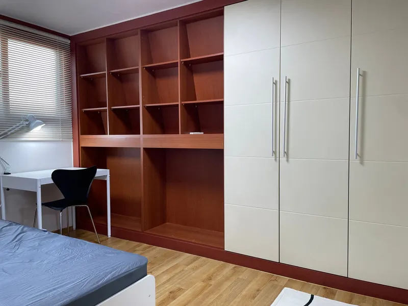 [Mapo, Seoul] 5-minute walk from Hongik Univ. Station, three-room 11
