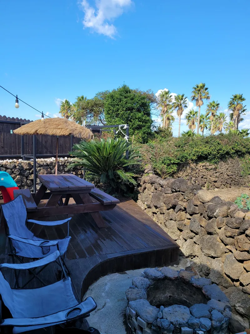 [Aewol, Jeju] Baby products, low-profile bed, built-in bathtub, BBQ, coastal road, 22 pyeong 44