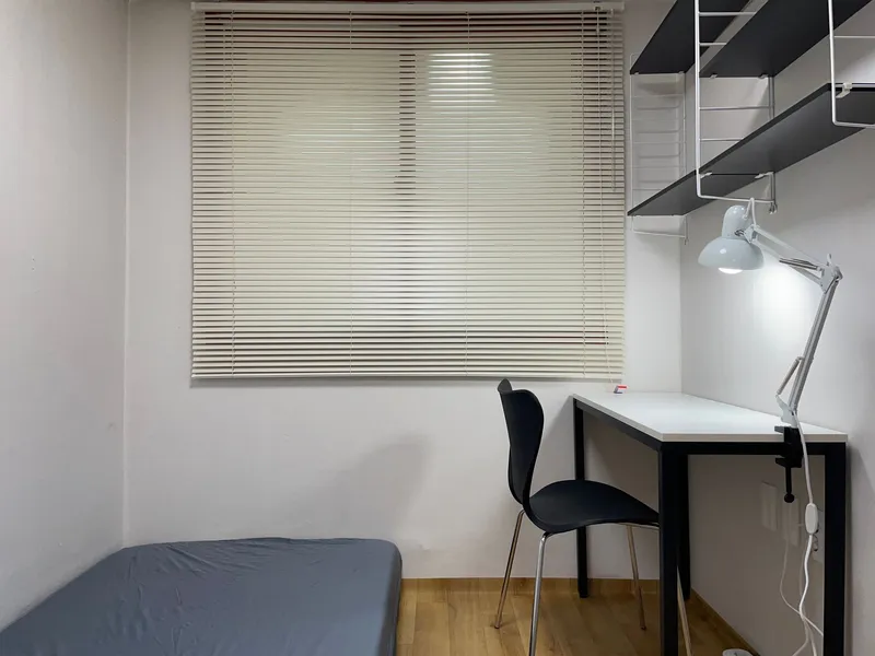 [Mapo, Seoul] 5-minute walk from Hongik Univ. Station, three-room 7