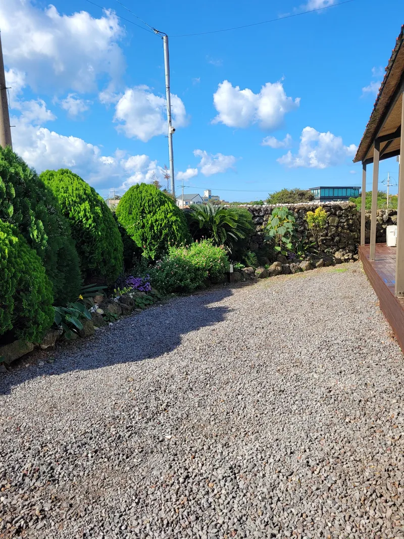 [Aewol, Jeju] Baby products, low-profile bed, built-in bathtub, BBQ, coastal road, 22 pyeong 46