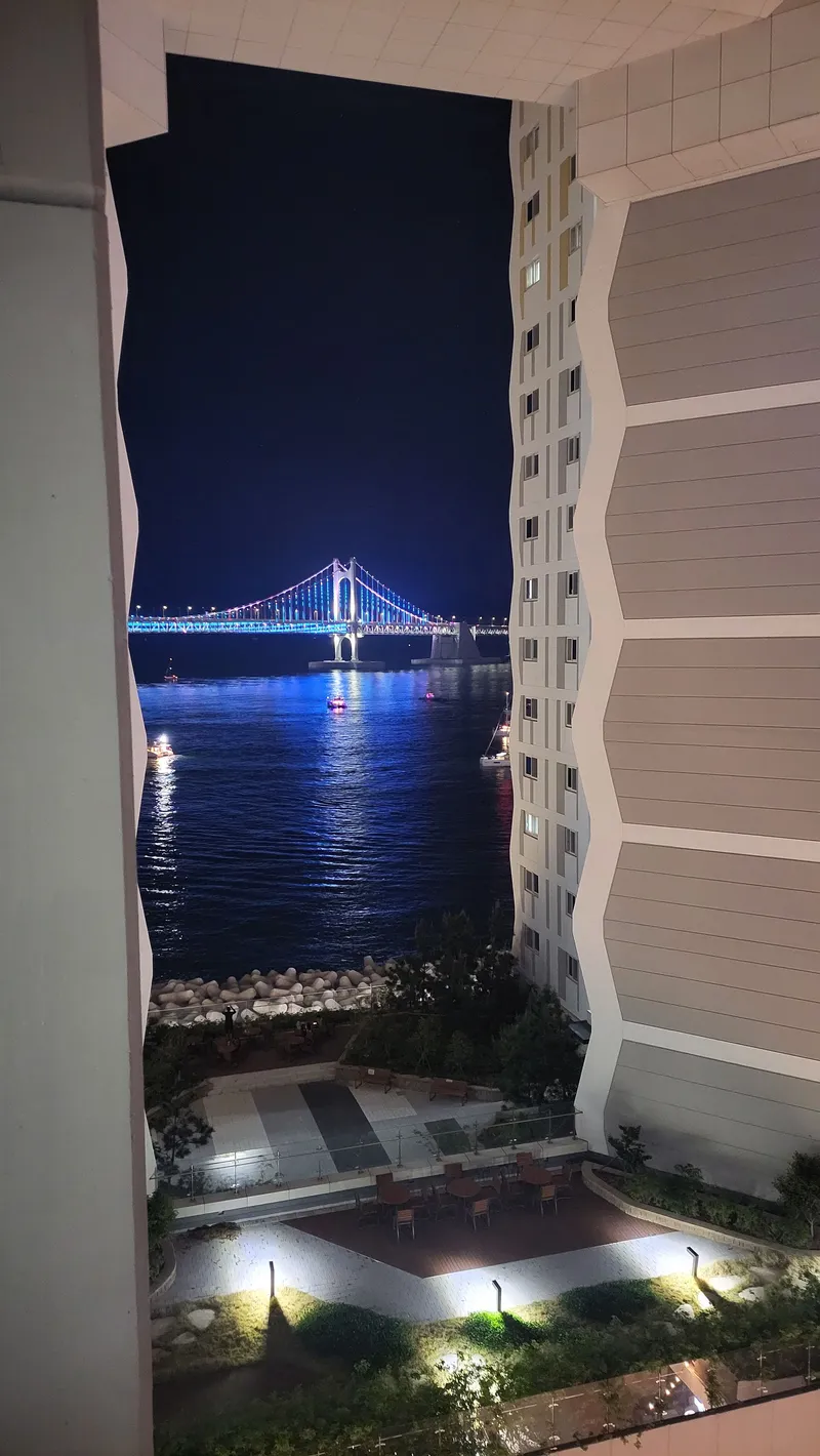 [부산 수영] 광안리바다 해수욕장1분 + 밀락더마켓 앞 11