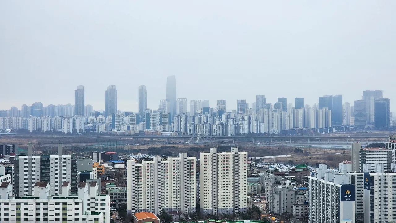 Ongnyeon-dong Three-Bedroom Apartment
