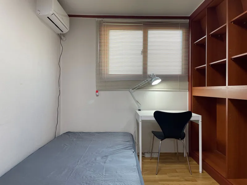 [Mapo, Seoul] 5-minute walk from Hongik Univ. Station, three-room 9