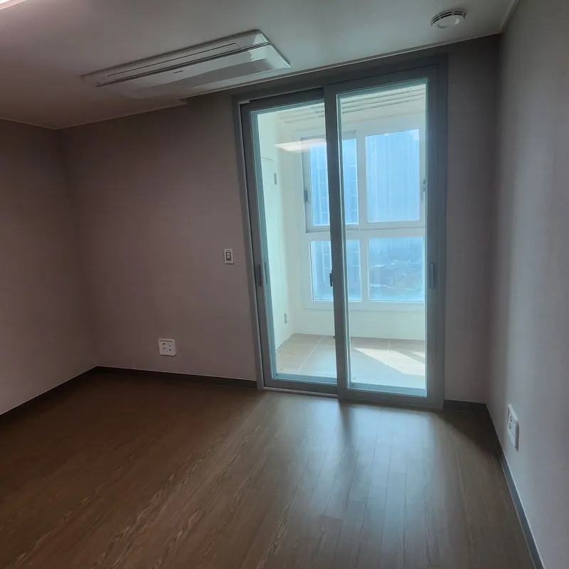 [Yeonsu, Incheon] 10-person ocean view full air conditioning 35 pyeong newly built 4-room apt 59
