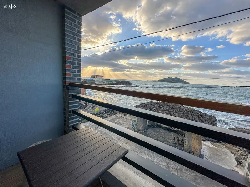 [Hallim, Jeju][Jeju Hyeopjae] Ocean view right in front of the sea Biyangdo Sunset view independent house 2nd floor 28