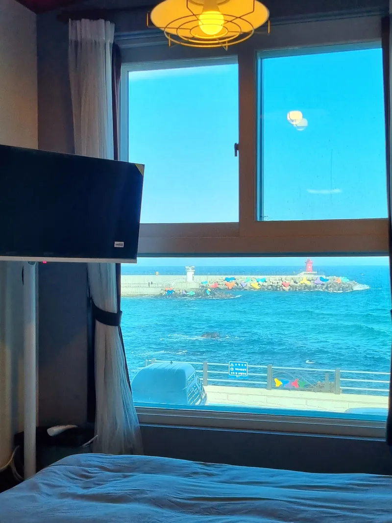 [강원 동해] 바로코앞 오션뷰 원룸#묵호#어달항# 침대바로앞창 202호! 8