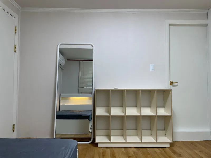 [Mapo, Seoul] 5-minute walk from Hongik Univ. Station, three-room 13