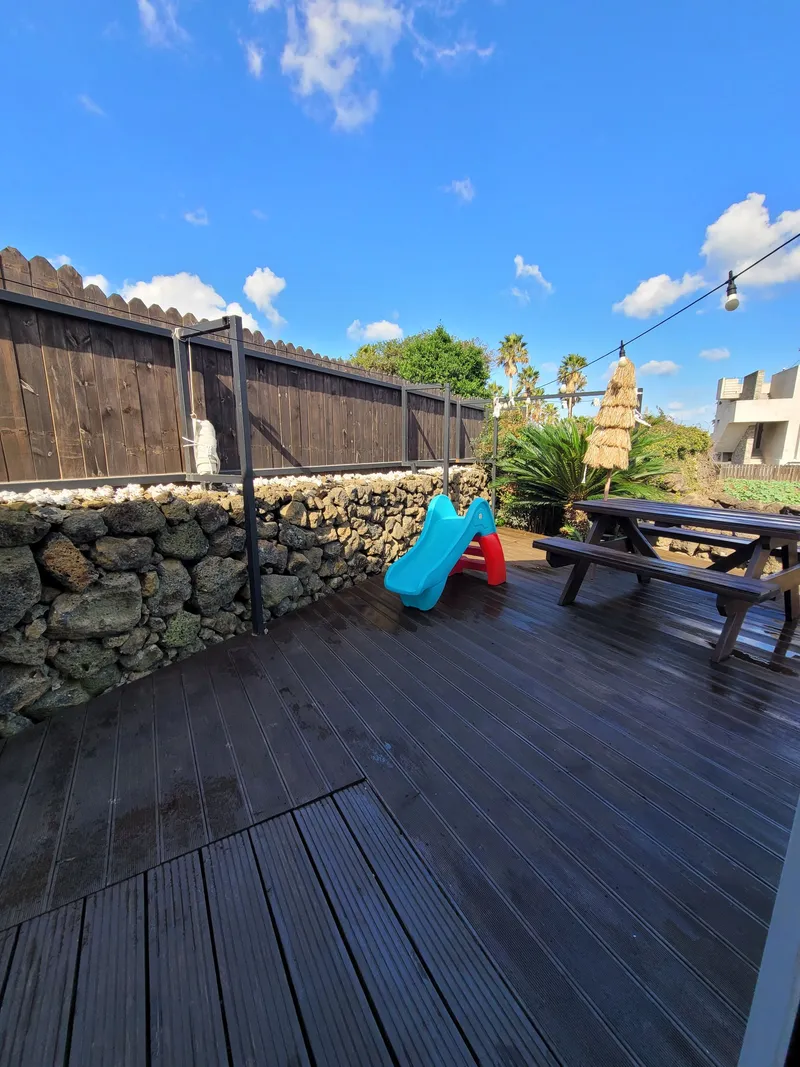 [Aewol, Jeju] Baby products, low-profile bed, built-in bathtub, BBQ, coastal road, 22 pyeong 40