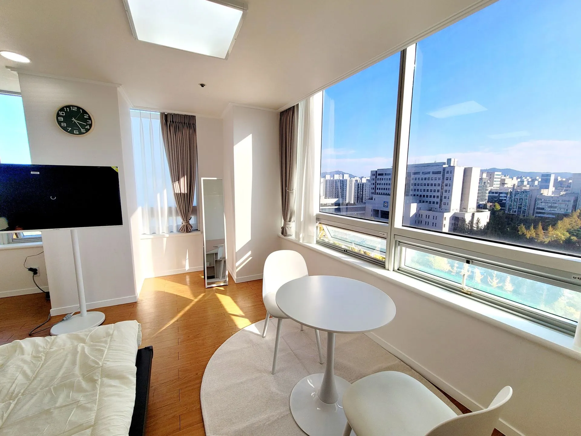 Dunsan-dong Transit-Friendly One-Bedroom Apartment