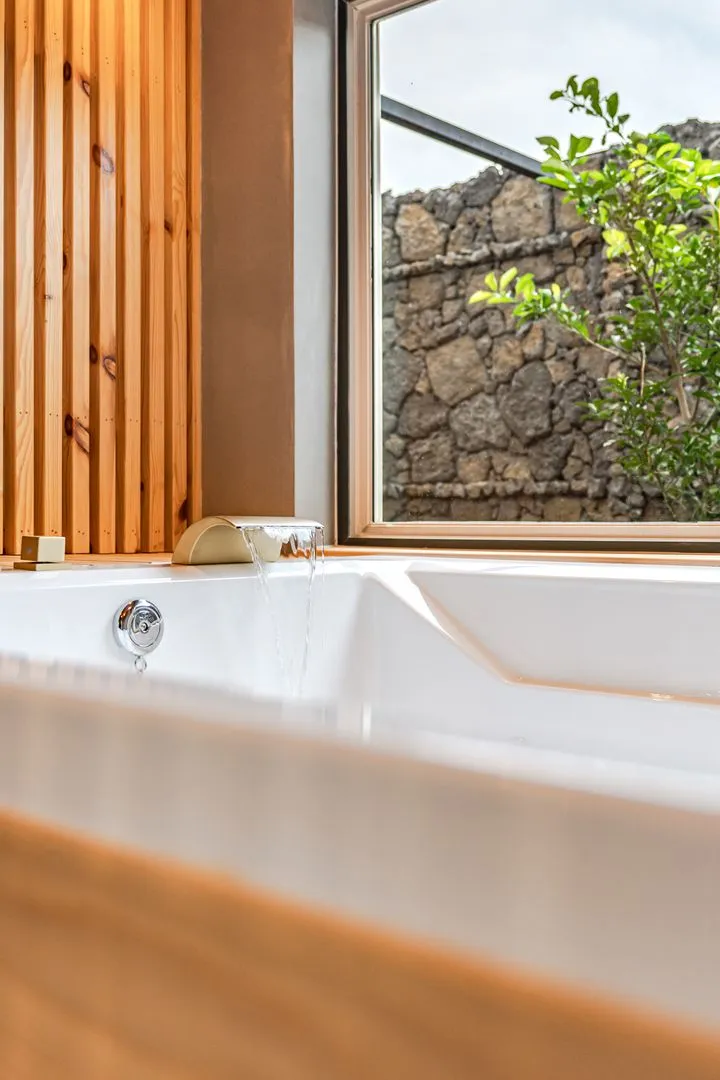 [Aewol, Jeju] Aewol Coastal Road Cypress Spa Room Ocean View Accommodation 14