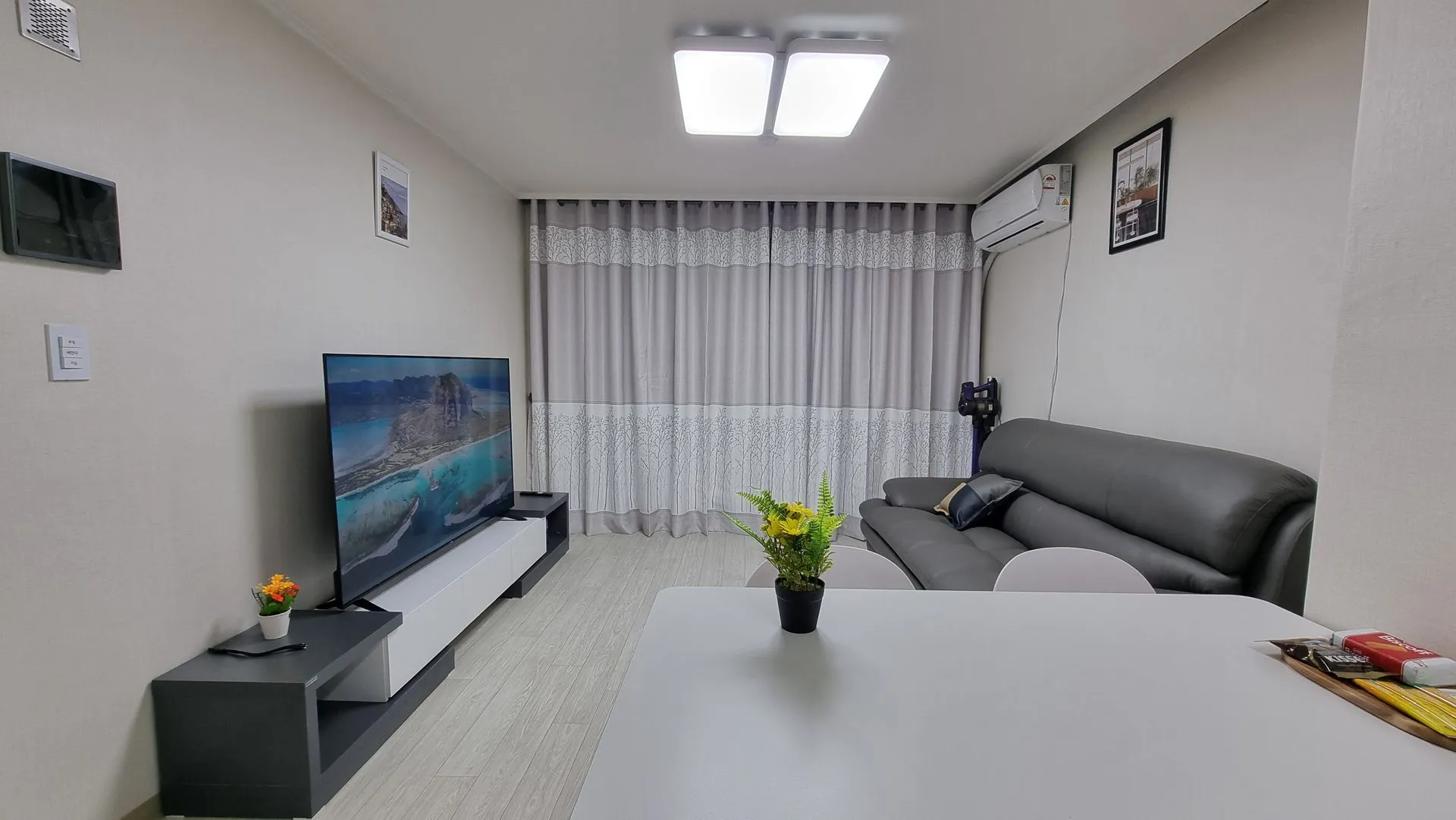 Ichung-dong Transit-Friendly Three-Bedroom Apartment