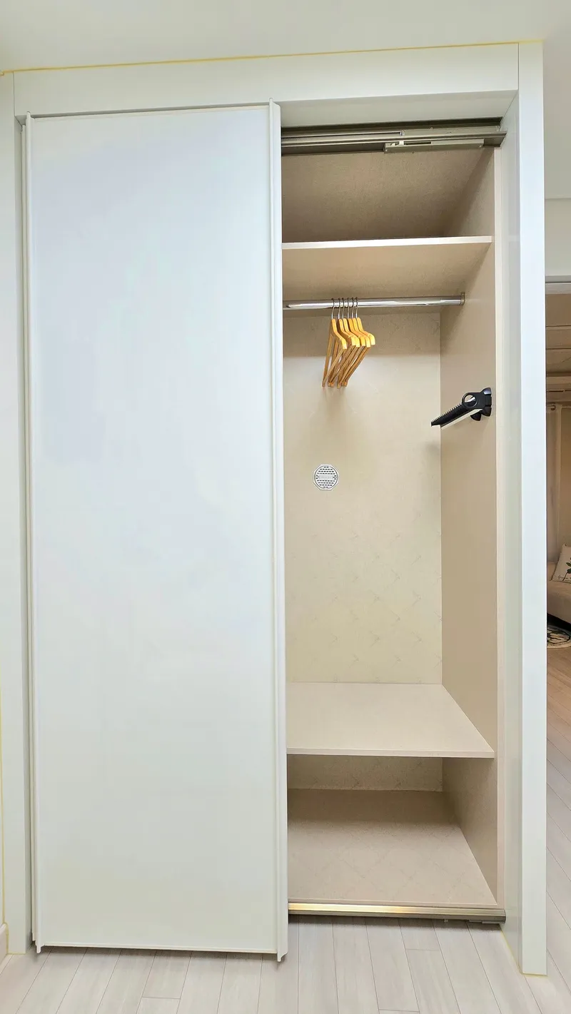 [Yeongdeungpo, Seoul] Slow Day, a fully furnished 1.5 room, 5 minutes walk from Yeongdeungpo Market Station 3