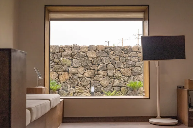 [Hallim, Jeju] West Hyeopjae Pool Villa Pension, Hanok & Stone Wall 10