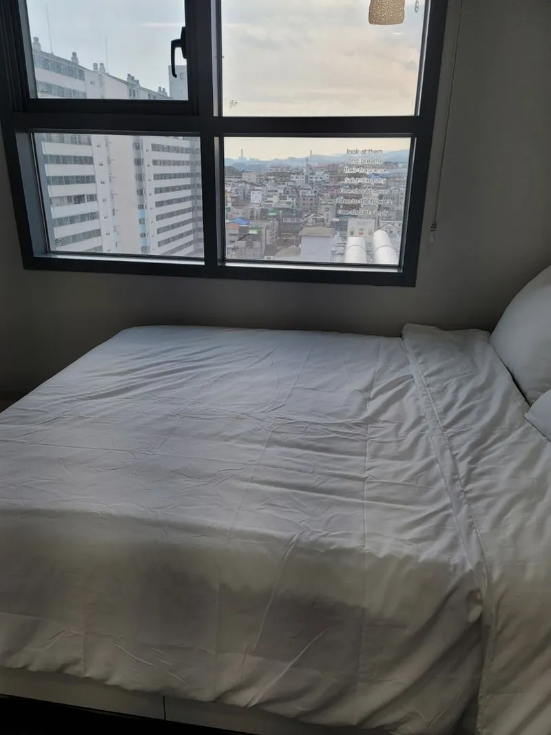 [Donghae] Room 1210 Latex Queen Bed + Additional Desk 8