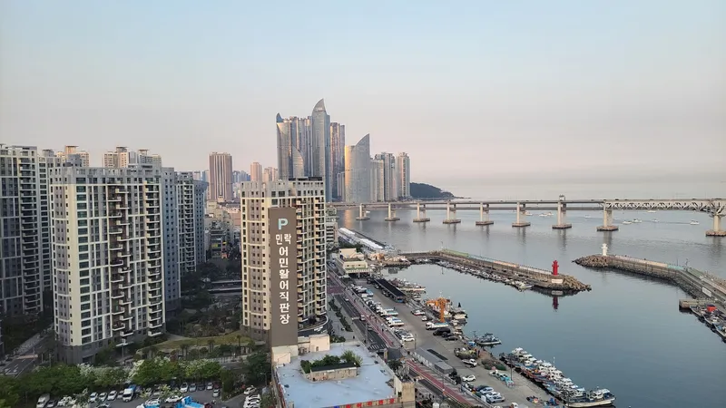 [부산 수영] 광안리바다 해수욕장1분 + 밀락더마켓 앞 18