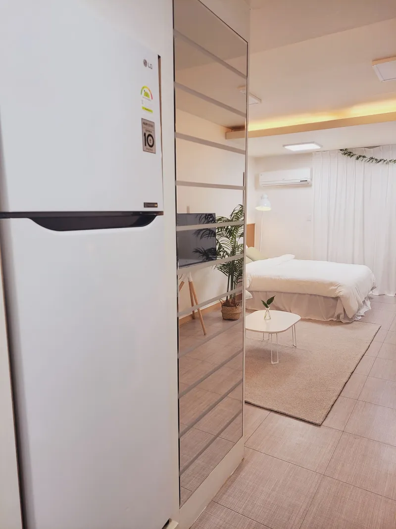 [Busanjin, Busan][Near Seomyeon] Cozy Wood / Cooking Available / High-rise Night View / Bathtub / Jeonpo Cafe Street 19