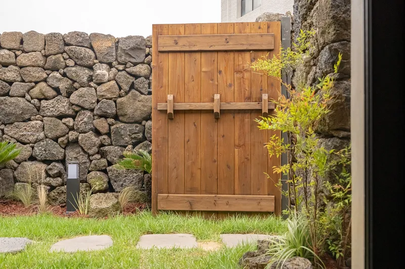 [Hallim, Jeju] West Hyeopjae Pool Villa Pension, Hanok & Stone Wall 13