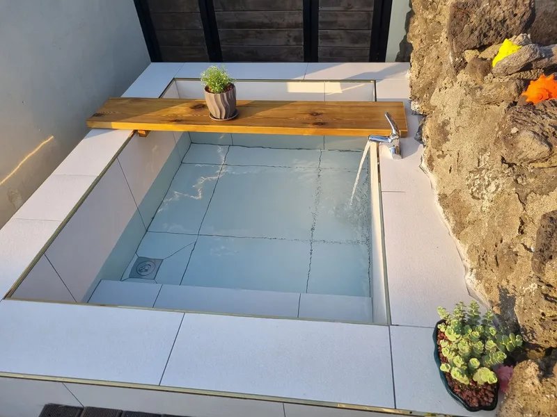 [Hallim, Jeju] Jeju-style main house and outer house independent jacuzzi 9