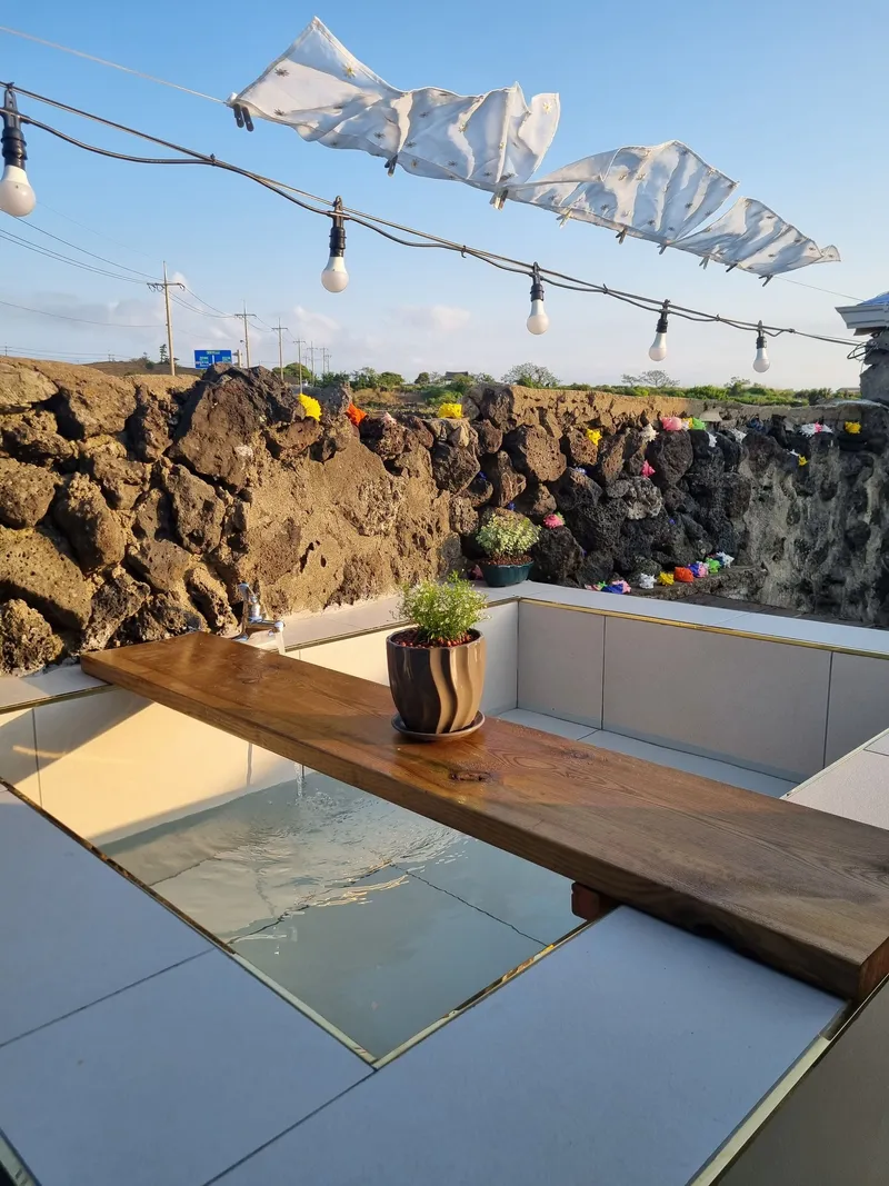 [Hallim, Jeju] Jeju-style main house and outer house independent jacuzzi 10