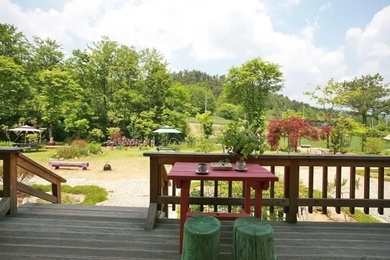 [Pyeongchang] Clean, independent streamside log cabin special pension Yanggwibi 5