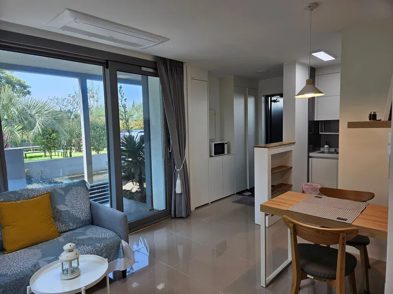 [Seongsan, Seogwipo] Townhouse B with a wide terrace and a pretty garden 2