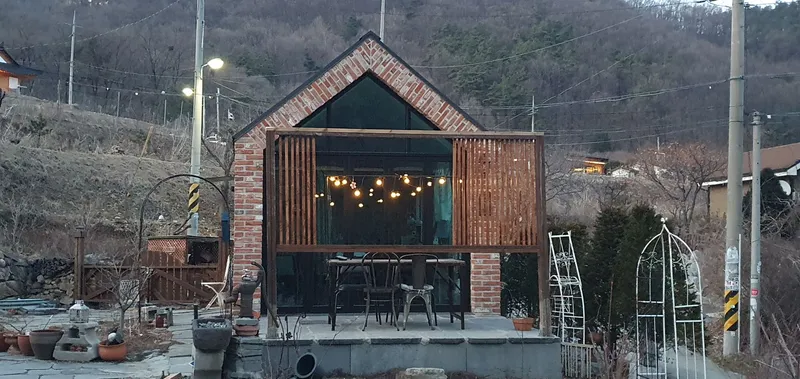 [Yangpyeong] Three-sided Mountain View, 10 minutes by car to Yangpyeong Station, detached one-room independent house 83
