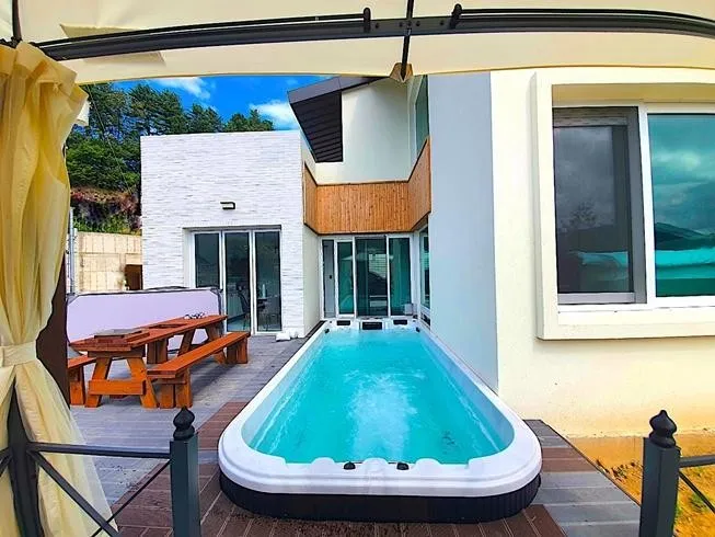 [Gapyeong] Small dog-friendly pension with swimming pool and outdoor spa #101 9