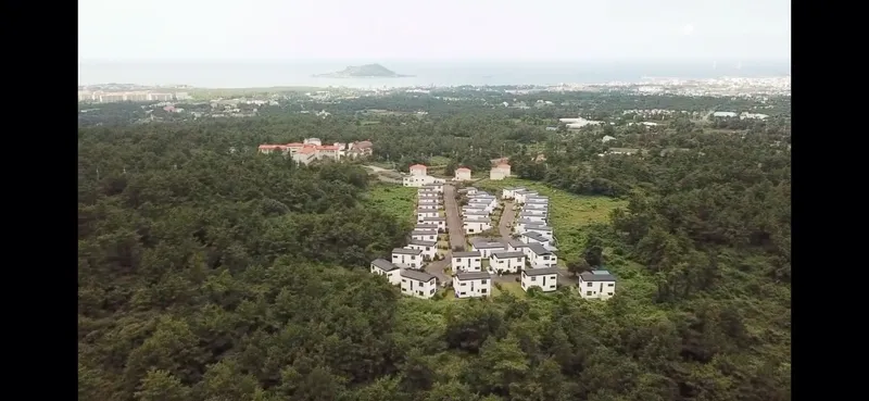 [Hallim, Jeju] 5 minutes by car from Hyeopjae, Geumneung, and Biyangdo, a two-story, stone-walled townhouse 100