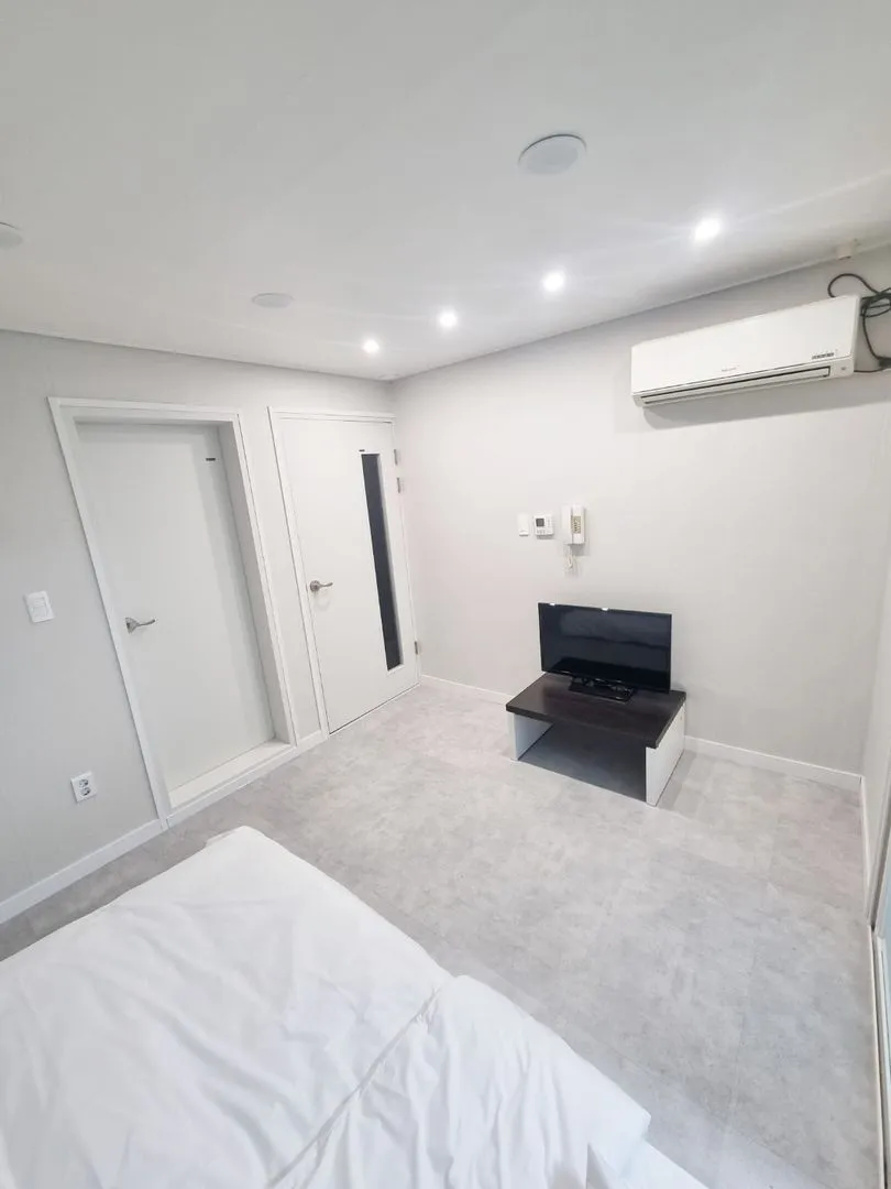 Jukdo-dong Renovated One-Bedroom House