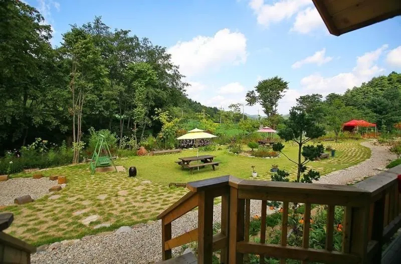 [Pyeongchang] Clean, independent streamside log cabin special pension Mulmangcho 12