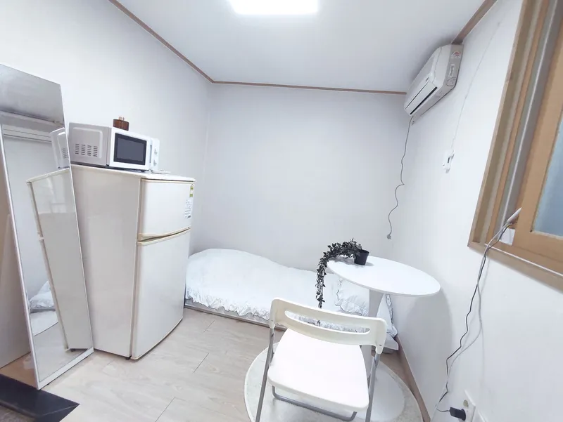 [Gwanak, Seoul] Sillim Station. Danggok Station. 8 min walk. Room 105. Semi-basement 13