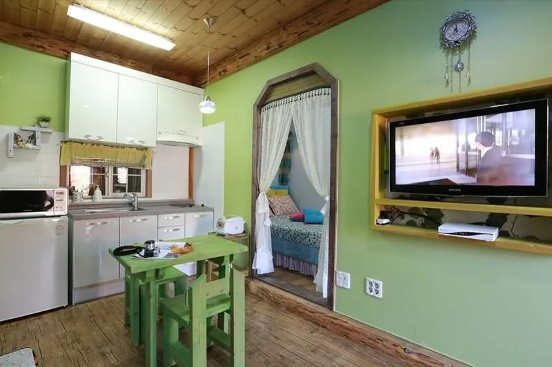 [Pyeongchang] Clean, independent streamside log cabin special pension Yanggwibi 4