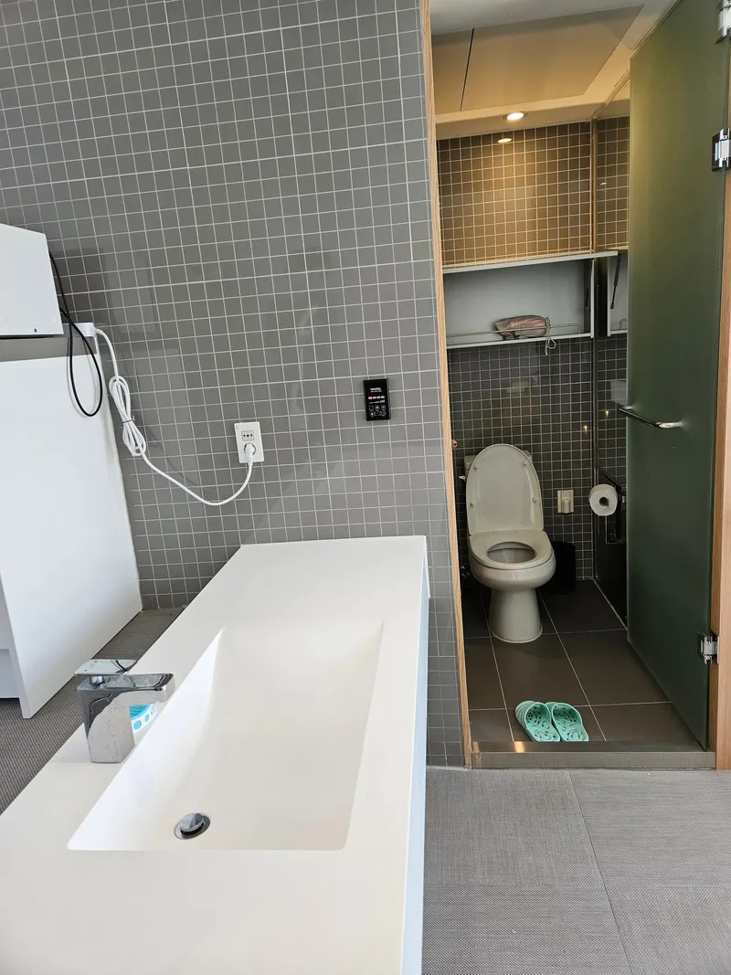 [Topyeong-dong, Seogwipo] Taktwin full-length glass, 1.5-room accommodation good for healing C6 18
