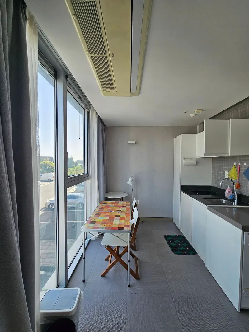 [Topyeong-dong, Seogwipo] Taktwin full-length glass, 1.5-room accommodation good for healing C6 8