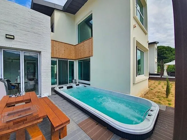 [Gapyeong] Small dog-friendly pension with swimming pool and outdoor spa #101 4
