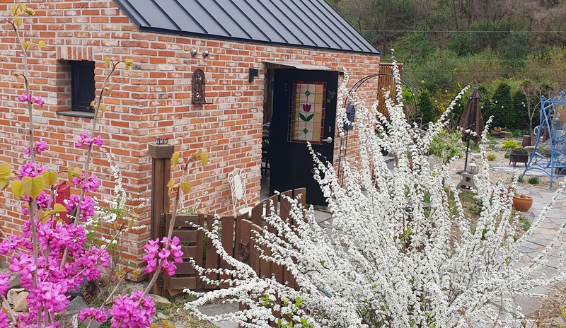 [Yangpyeong] Three-sided Mountain View, 10 minutes by car to Yangpyeong Station, detached one-room independent house 82