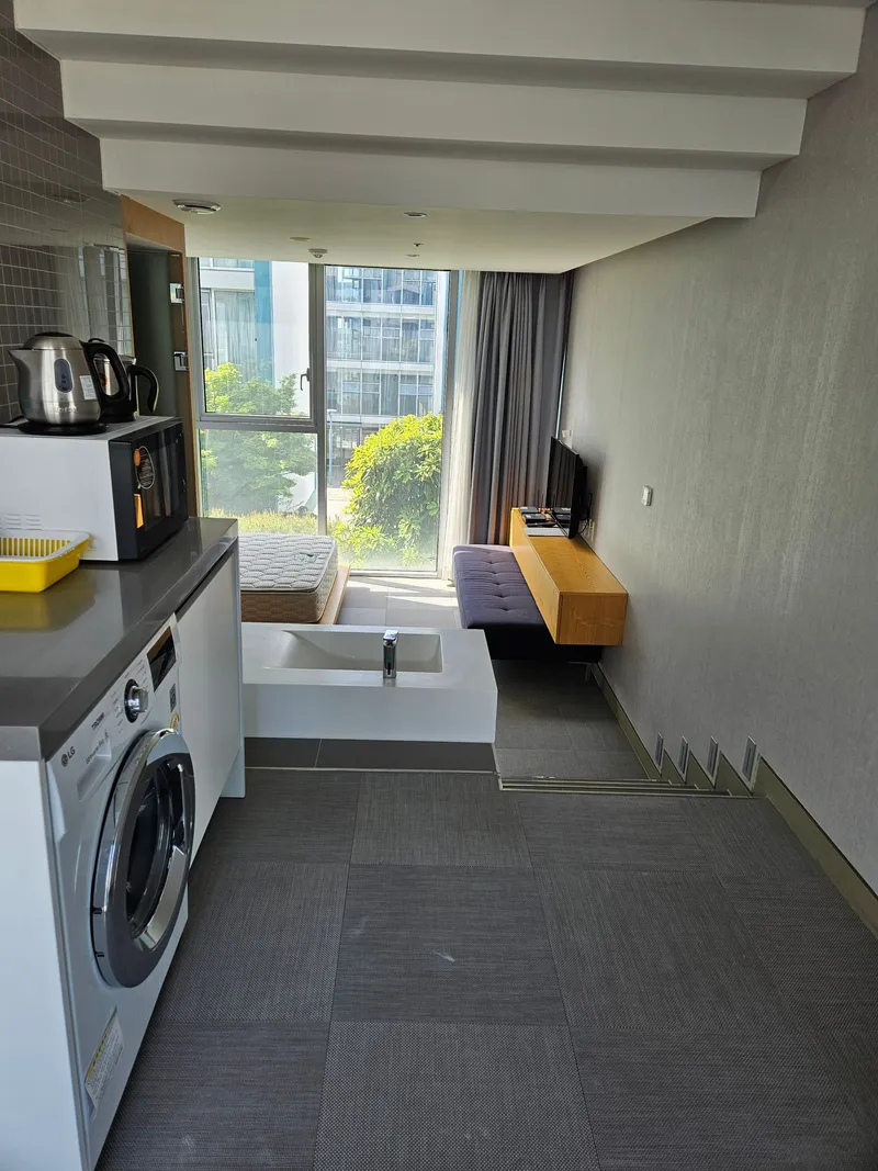 [Topyeong-dong, Seogwipo] Taktwin full-length glass, 1.5-room accommodation good for healing C6 2