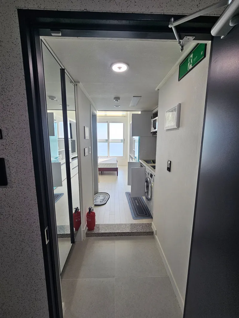 [Ansan] 28th floor officetel with ocean view bedroom on Banwol Island 31