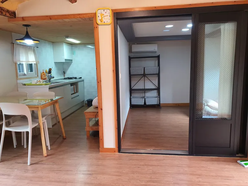 [제주 조천] 걸어서 30초면 바다~ 독채 17