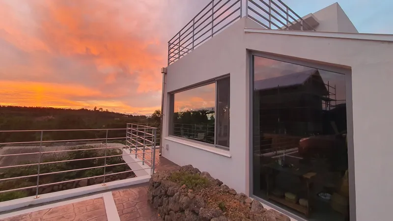 [Jocheon, Jeju] Fantastic sunset outside the window of Seonheul Jungsangan duplex pension 52